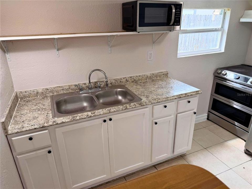 For Sale: $150,000 (1 beds, 1 baths, 587 Square Feet)