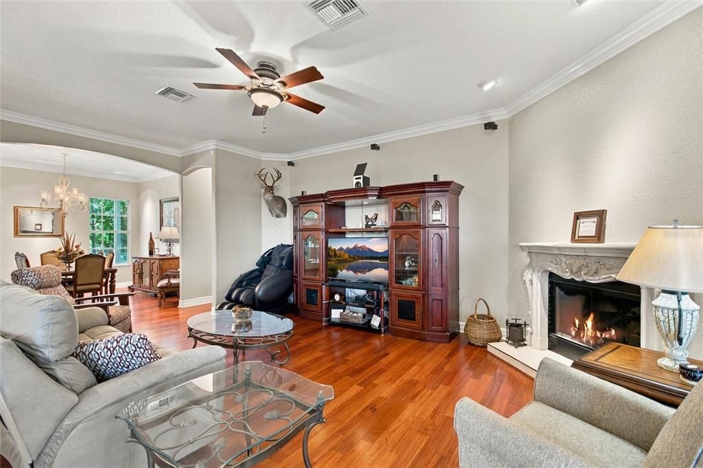 En Venta: $675,000 (4 camas, 2 baños, 2160 Pies cuadrados)