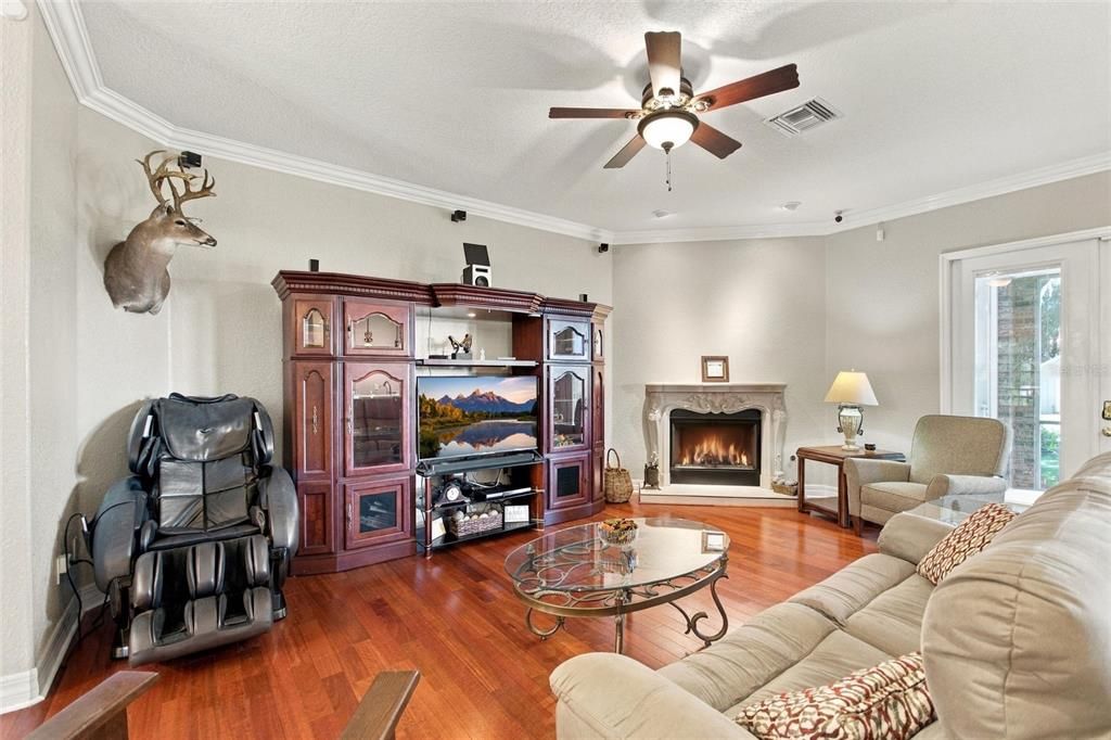 En Venta: $675,000 (4 camas, 2 baños, 2160 Pies cuadrados)