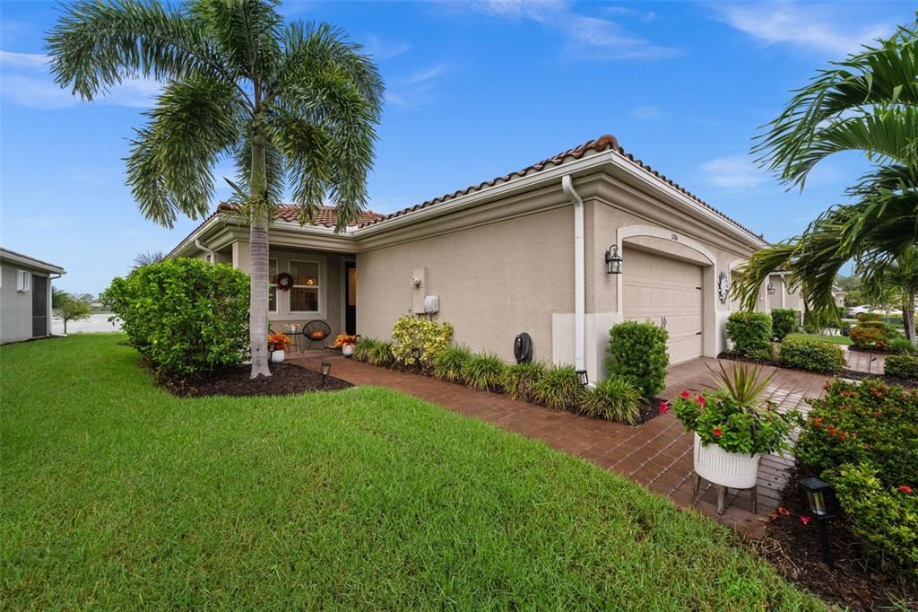 For Sale: $389,900 (2 beds, 2 baths, 1432 Square Feet)