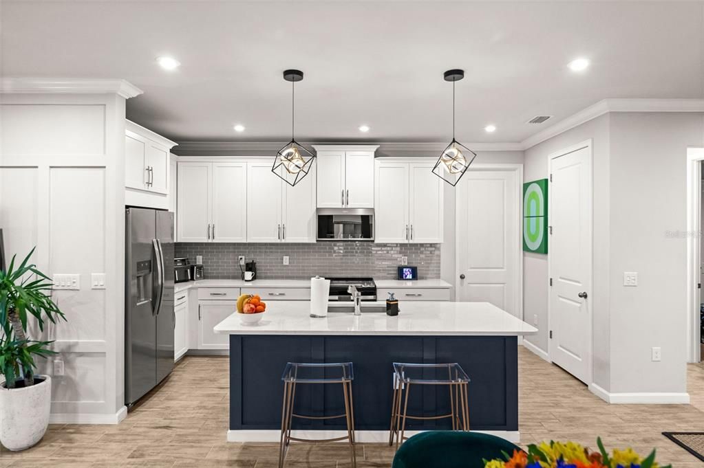 For Sale: $389,900 (2 beds, 2 baths, 1432 Square Feet)