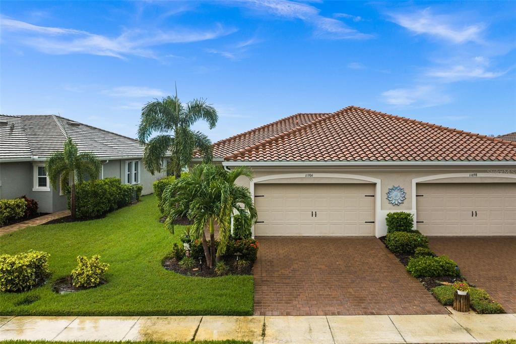 For Sale: $389,900 (2 beds, 2 baths, 1432 Square Feet)