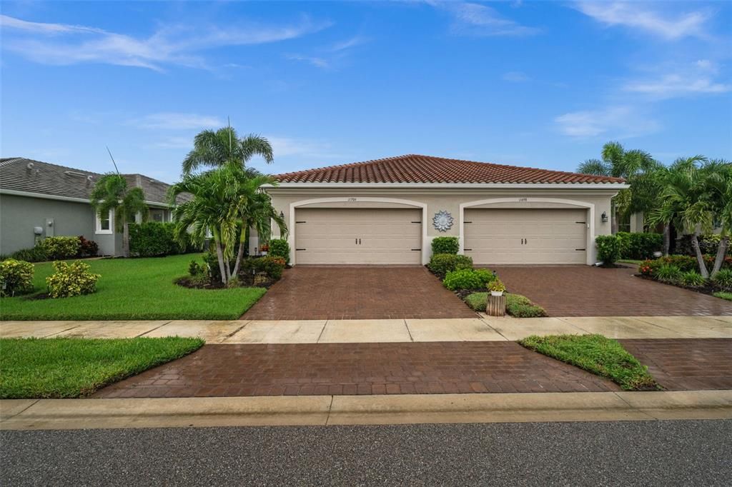 For Sale: $389,900 (2 beds, 2 baths, 1432 Square Feet)