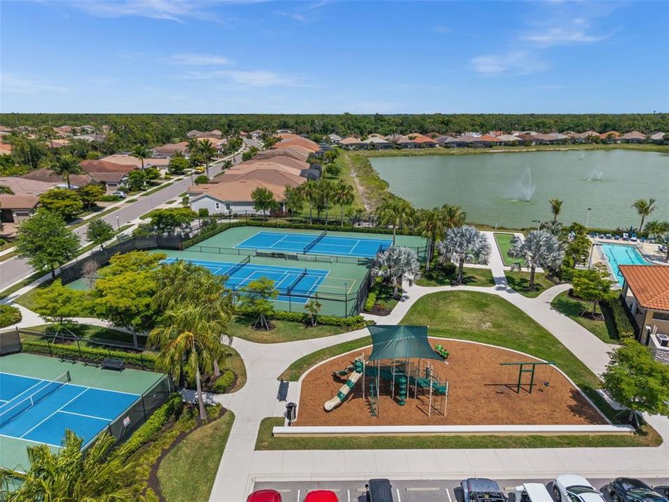 For Sale: $389,900 (2 beds, 2 baths, 1432 Square Feet)