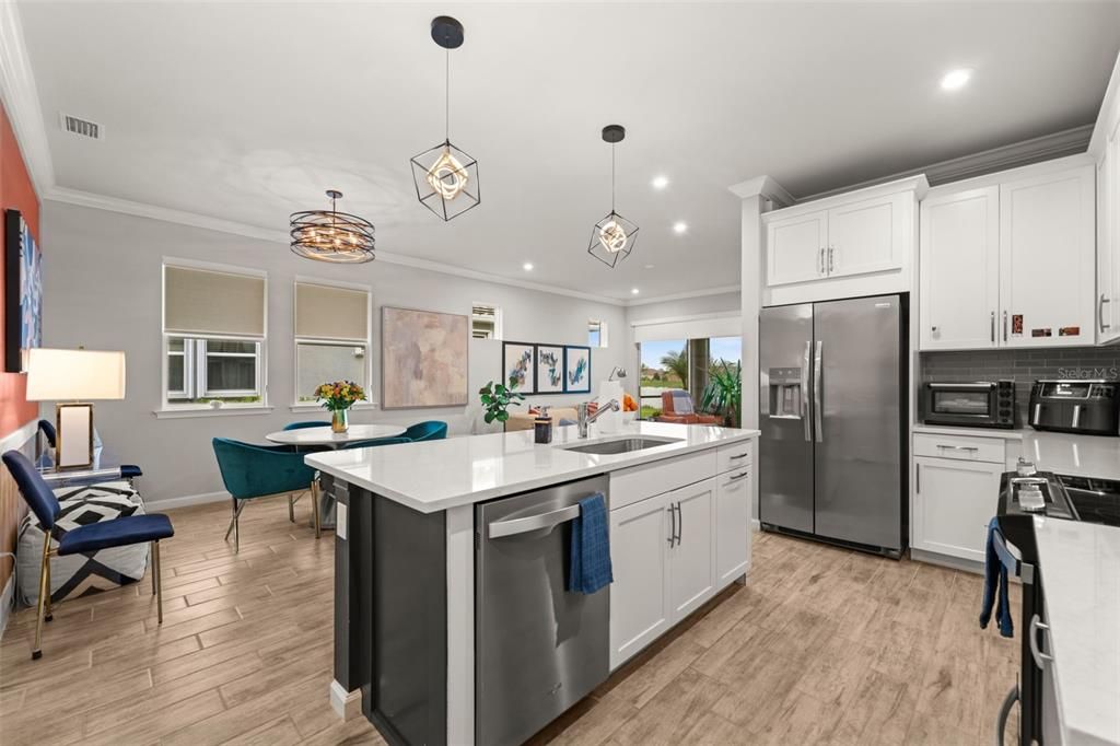 For Sale: $389,900 (2 beds, 2 baths, 1432 Square Feet)