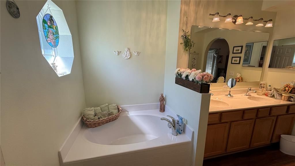 For Sale: $289,000 (4 beds, 2 baths, 1874 Square Feet)