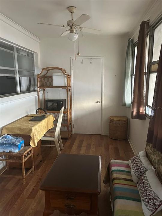 На продажу: $75,900 (2 спален, 1 ванн, 800 Квадратных фут)