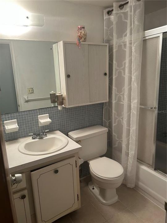 На продажу: $75,900 (2 спален, 1 ванн, 800 Квадратных фут)