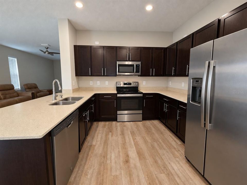 En Venta: $240,000 (2 camas, 2 baños, 1323 Pies cuadrados)