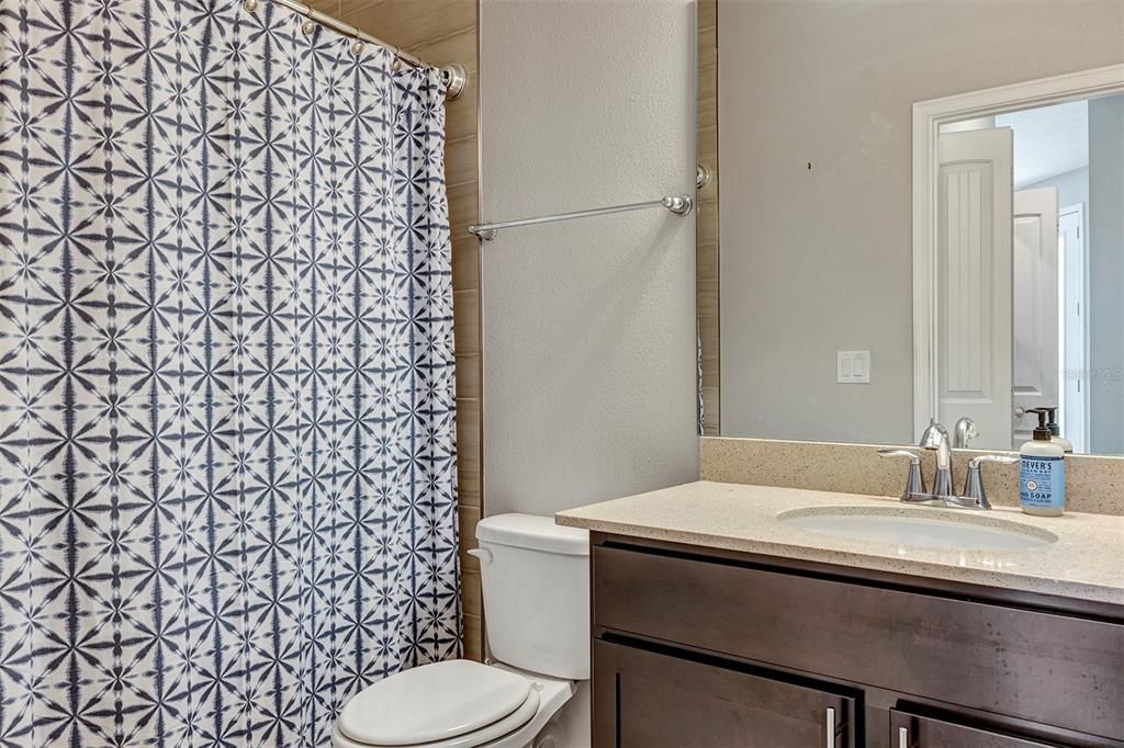 En Venta: $240,000 (2 camas, 2 baños, 1323 Pies cuadrados)