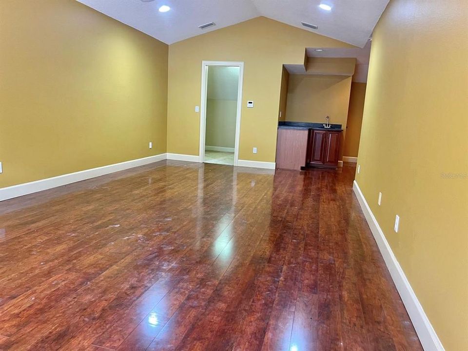 For Rent: $3,600 (6 beds, 5 baths, 4278 Square Feet)