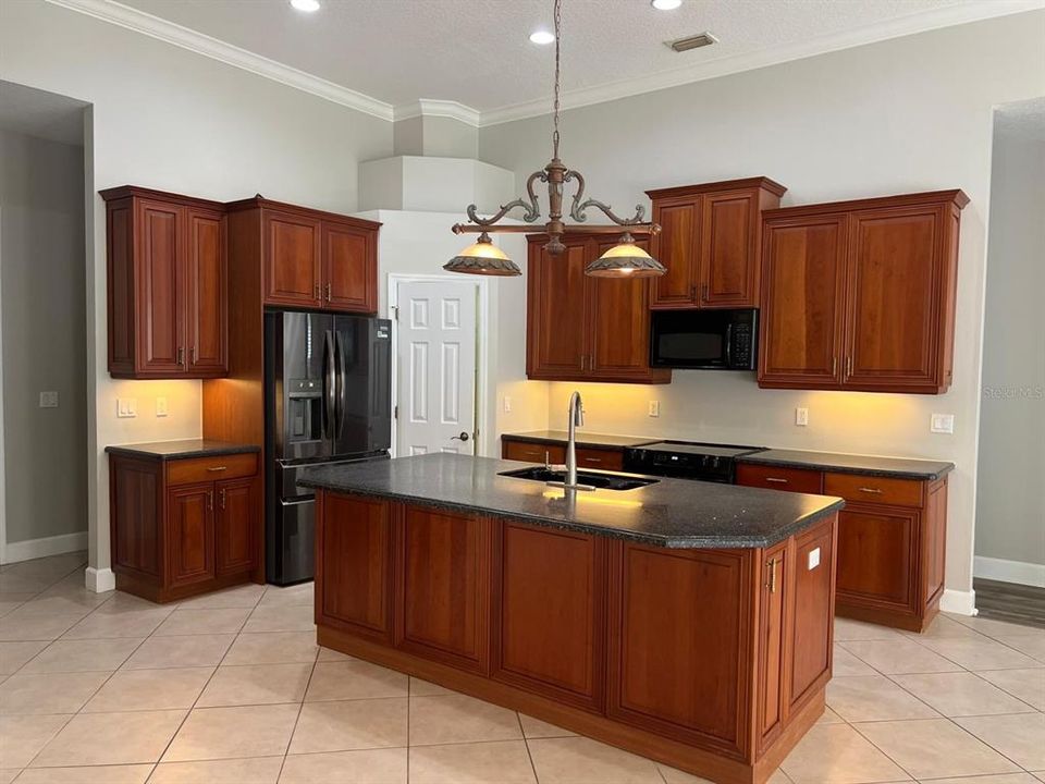 For Rent: $3,600 (6 beds, 5 baths, 4278 Square Feet)