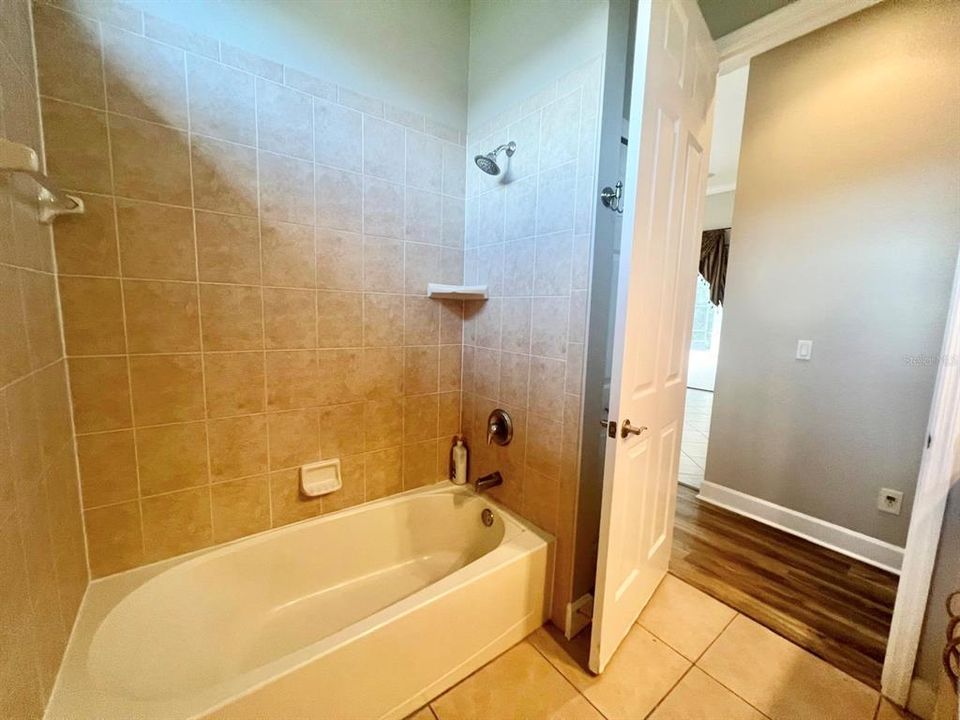 For Rent: $3,600 (6 beds, 5 baths, 4278 Square Feet)