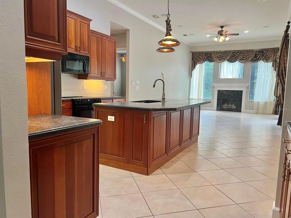 For Rent: $3,600 (6 beds, 5 baths, 4278 Square Feet)