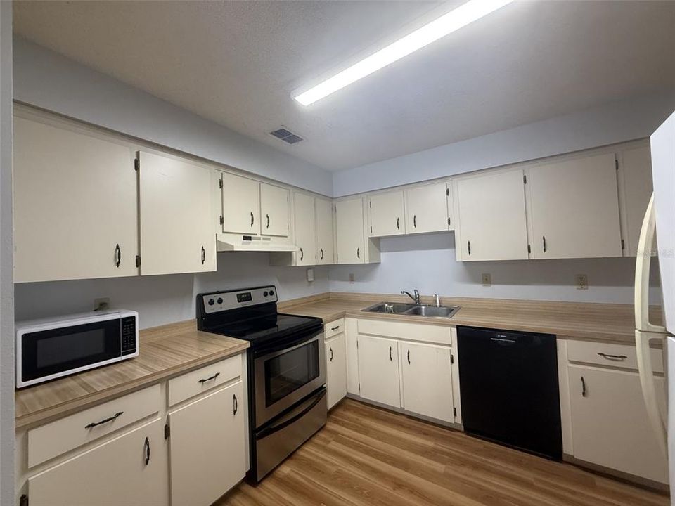 En Renta: $1,600 (2 camas, 2 baños, 1214 Pies cuadrados)