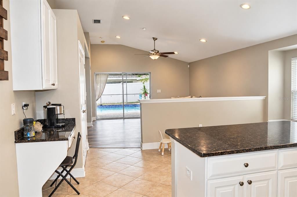 En Venta: $449,999 (4 camas, 2 baños, 2186 Pies cuadrados)