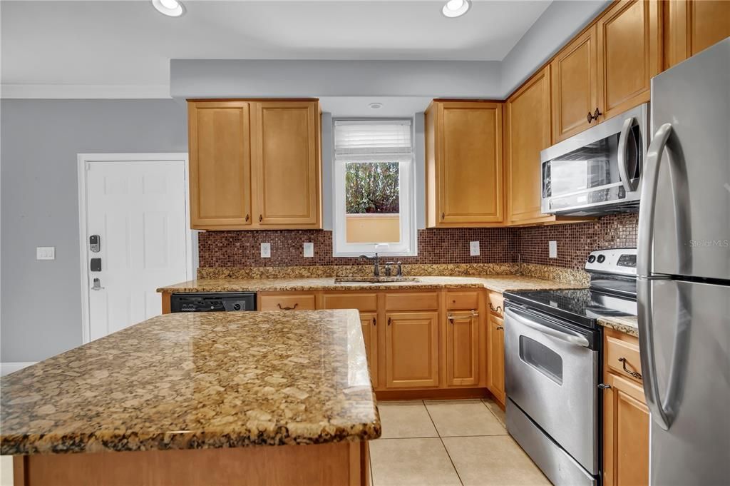 For Rent: $2,400 (4 beds, 3 baths, 1950 Square Feet)