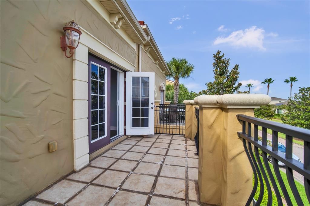 For Rent: $2,400 (4 beds, 3 baths, 1950 Square Feet)