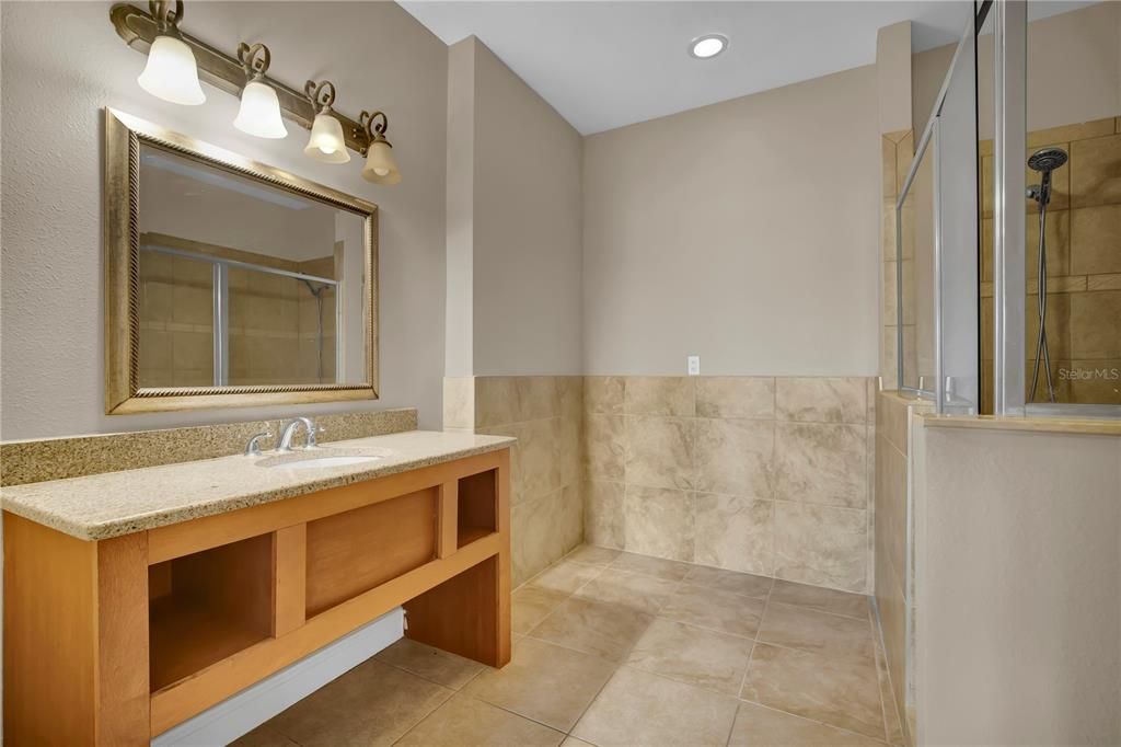 For Rent: $2,400 (4 beds, 3 baths, 1950 Square Feet)