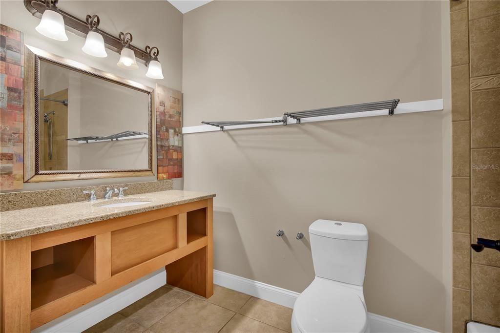 For Rent: $2,400 (4 beds, 3 baths, 1950 Square Feet)