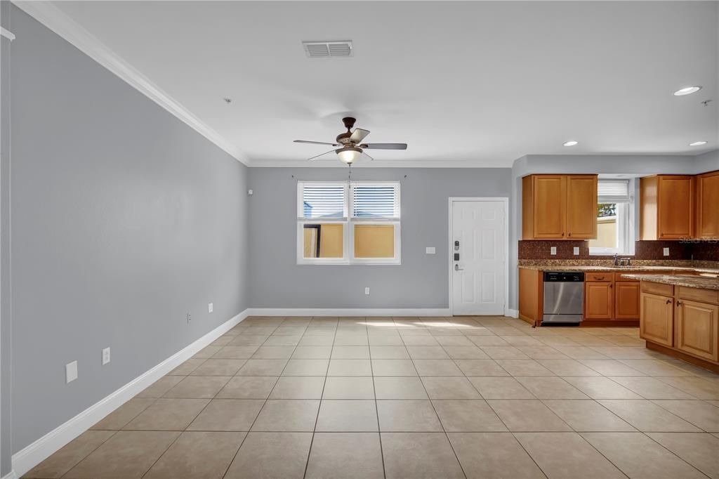 For Rent: $2,400 (4 beds, 3 baths, 1950 Square Feet)