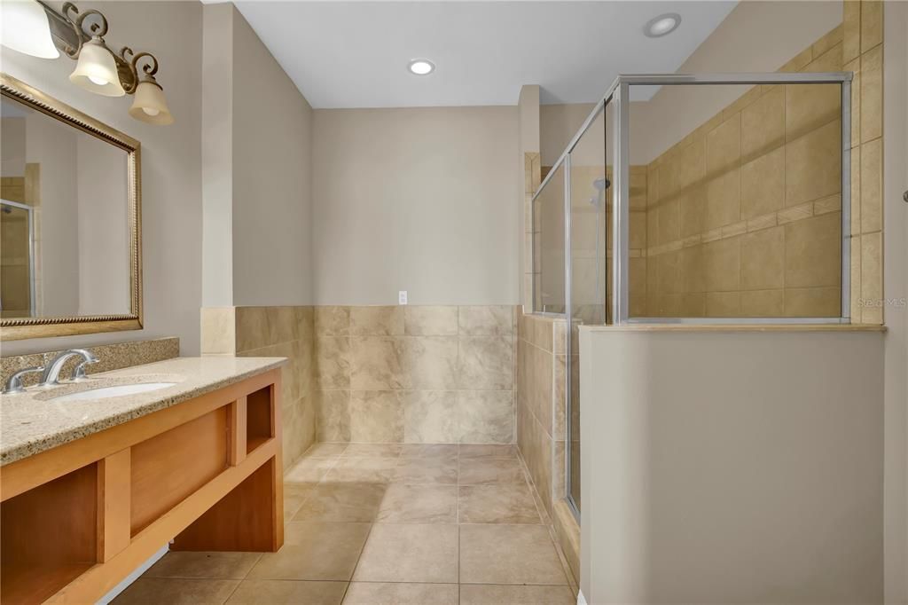 For Rent: $2,400 (4 beds, 3 baths, 1950 Square Feet)