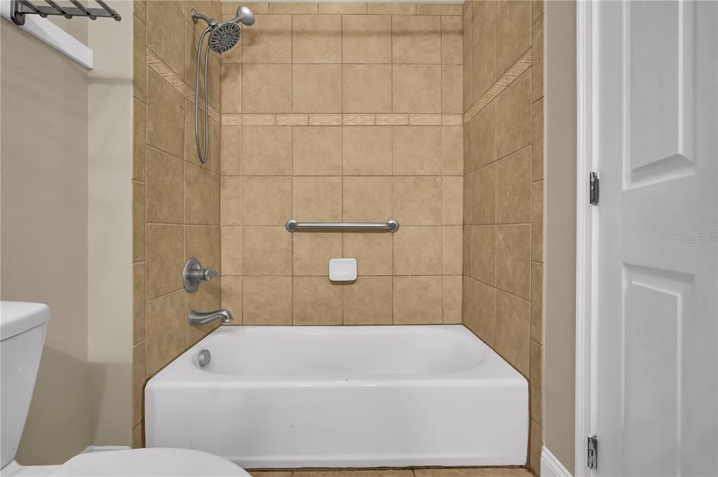 For Rent: $2,400 (4 beds, 3 baths, 1950 Square Feet)