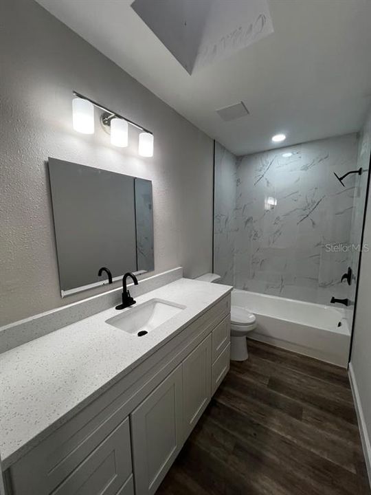 En Venta: $459,900 (5 camas, 4 baños, 2296 Pies cuadrados)