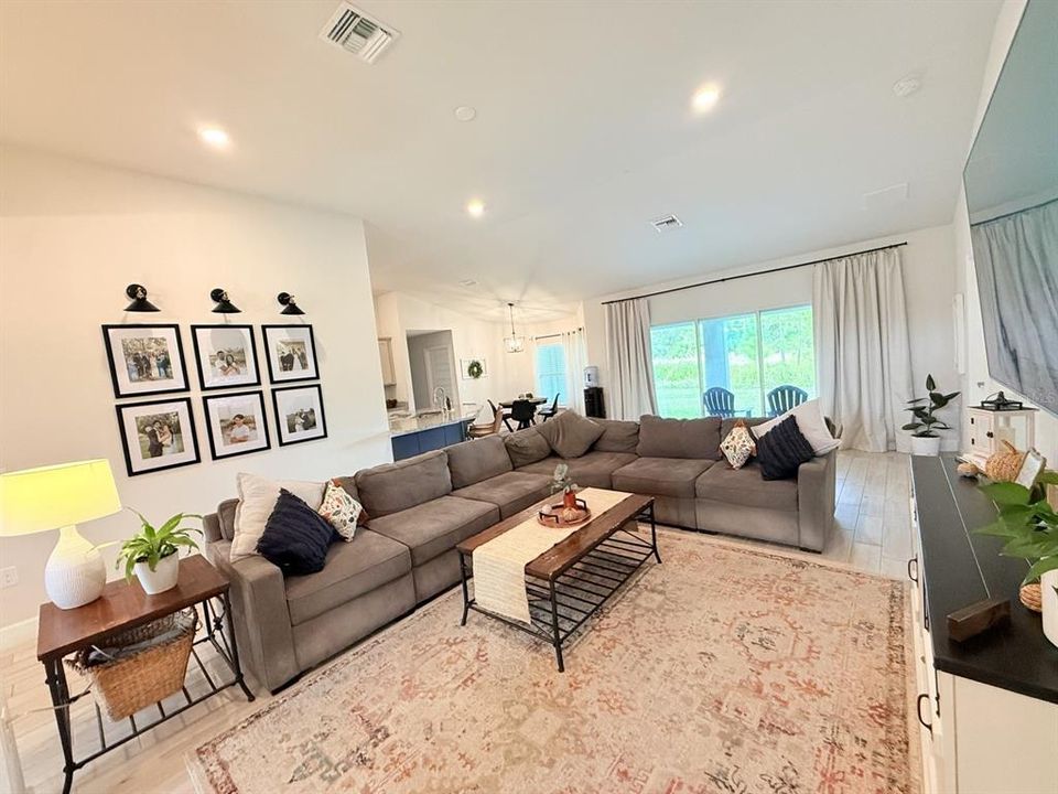 En Venta: $420,000 (4 camas, 2 baños, 2329 Pies cuadrados)