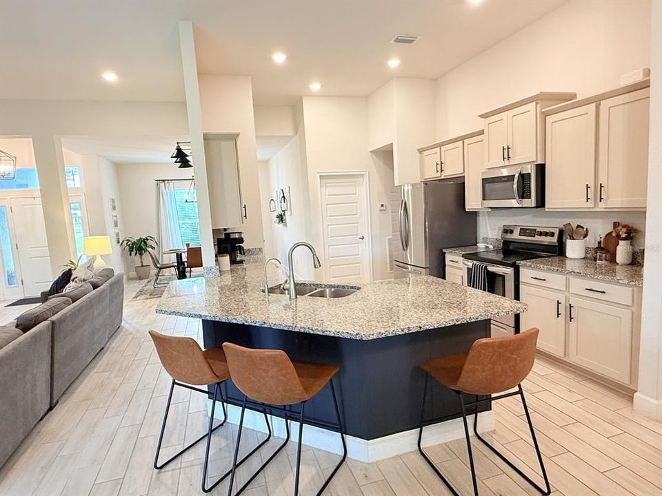 En Venta: $420,000 (4 camas, 2 baños, 2329 Pies cuadrados)