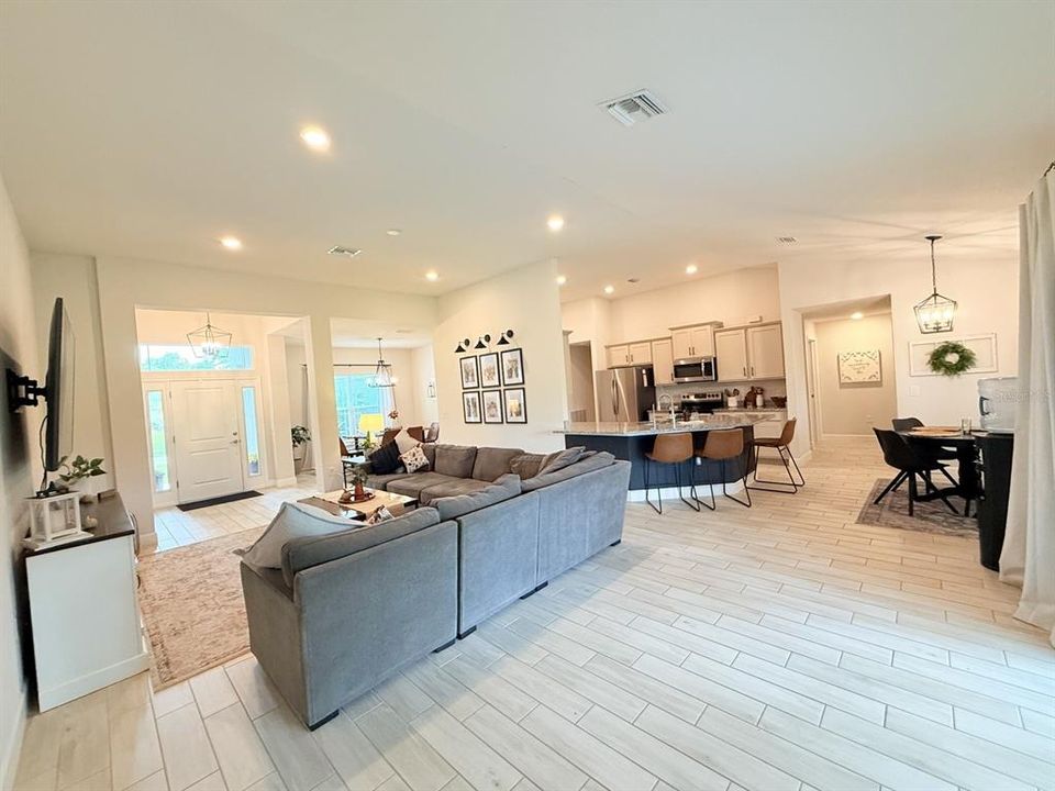 En Venta: $420,000 (4 camas, 2 baños, 2329 Pies cuadrados)