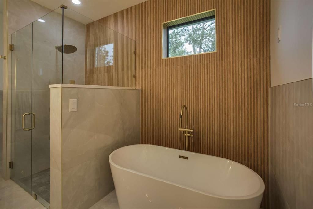 For Sale: $629,900 (3 beds, 3 baths, 2442 Square Feet)