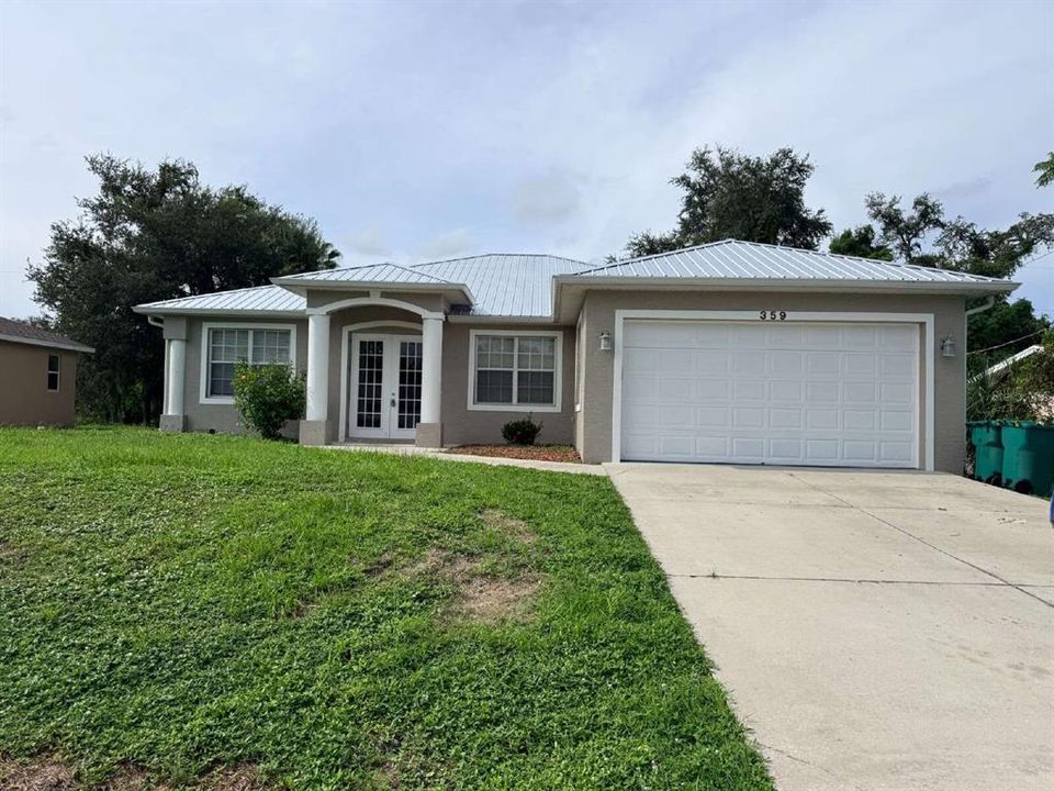 Active With Contract: $1,895 (3 beds, 2 baths, 2200 Square Feet)