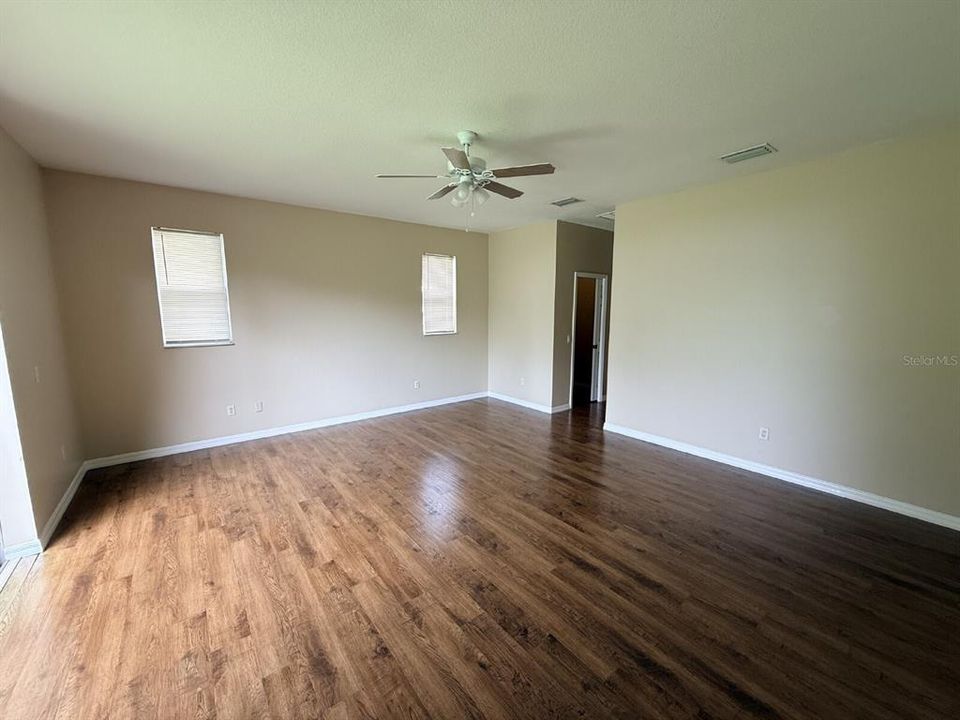 Active With Contract: $1,895 (3 beds, 2 baths, 2200 Square Feet)