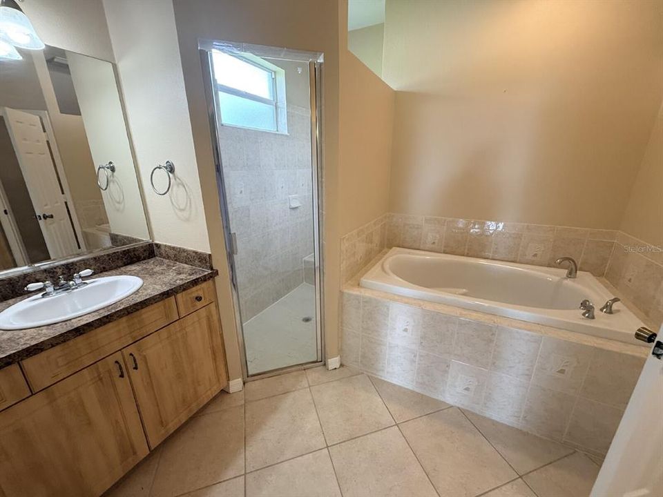 Active With Contract: $1,895 (3 beds, 2 baths, 2200 Square Feet)