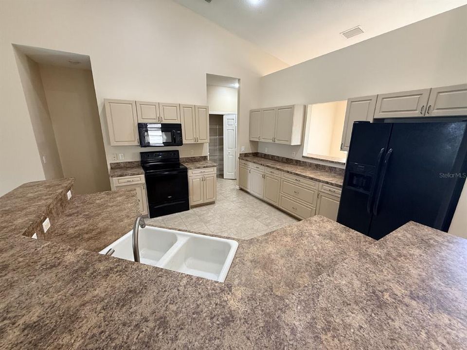 Active With Contract: $1,895 (3 beds, 2 baths, 2200 Square Feet)