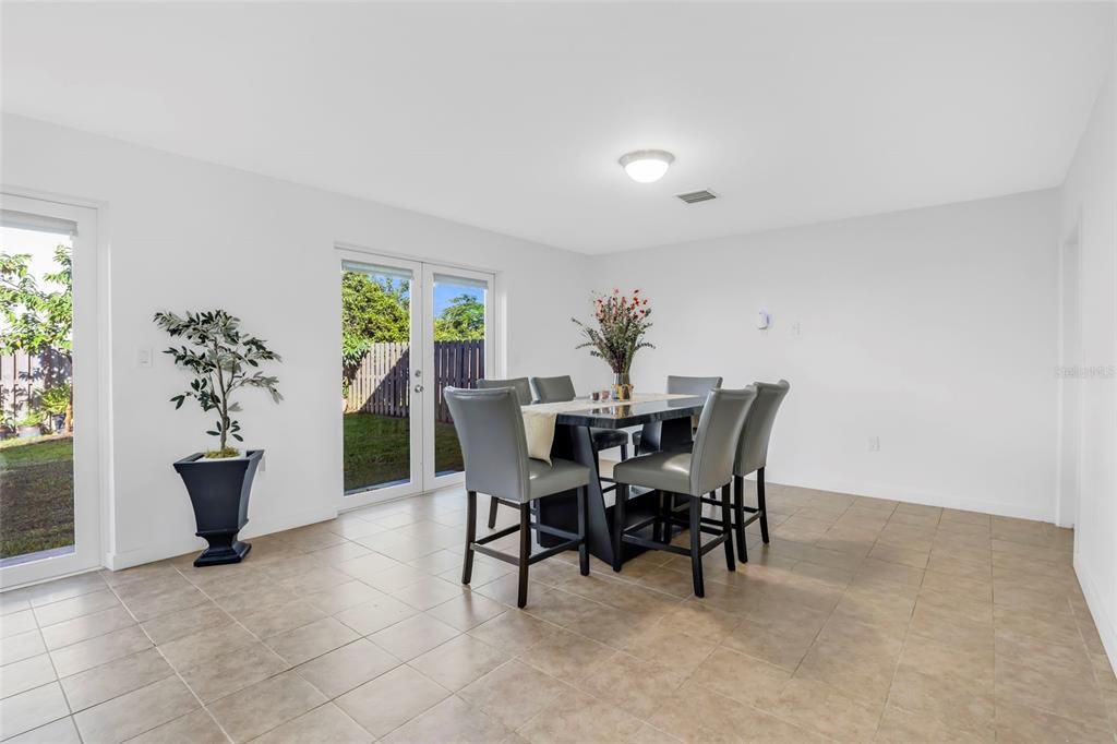 En Venta: $649,900 (4 camas, 2 baños, 1864 Pies cuadrados)