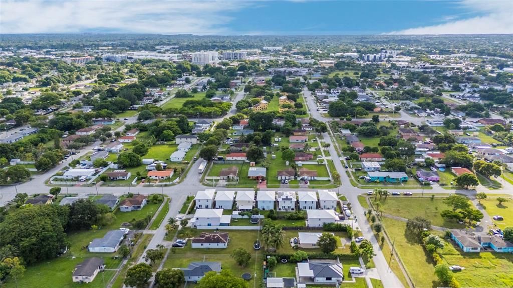 En Venta: $649,900 (4 camas, 2 baños, 1864 Pies cuadrados)