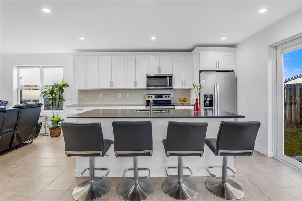 En Venta: $649,900 (4 camas, 2 baños, 1864 Pies cuadrados)