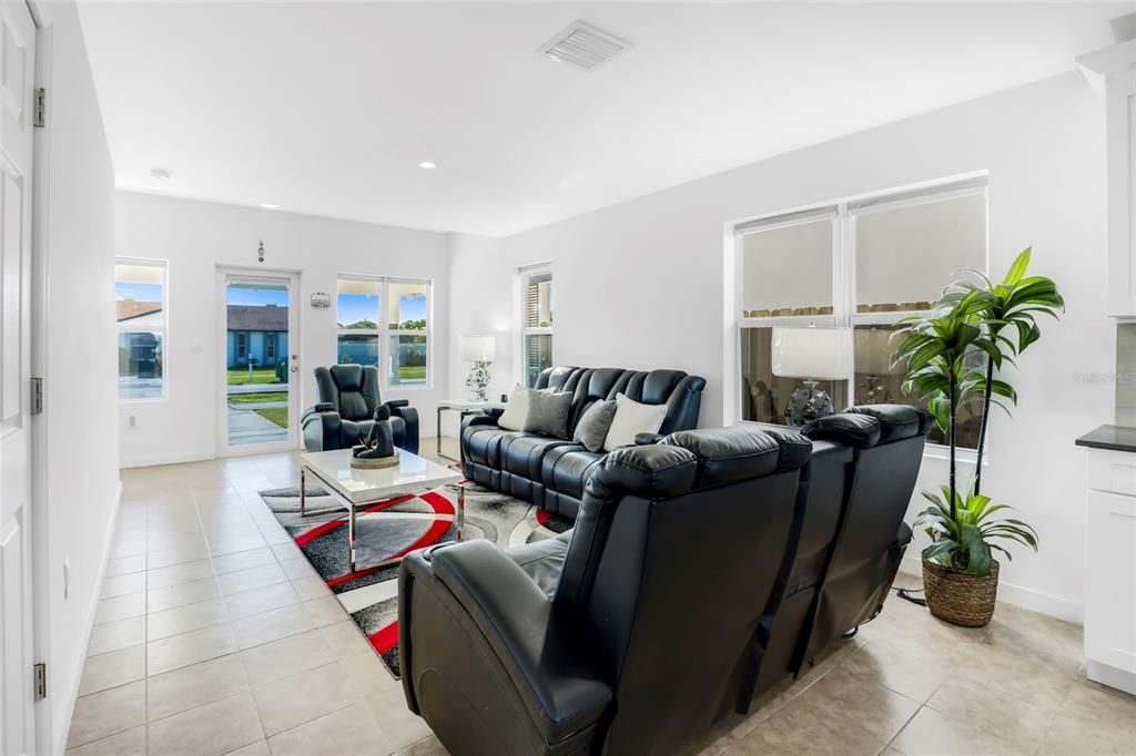 En Venta: $649,900 (4 camas, 2 baños, 1864 Pies cuadrados)
