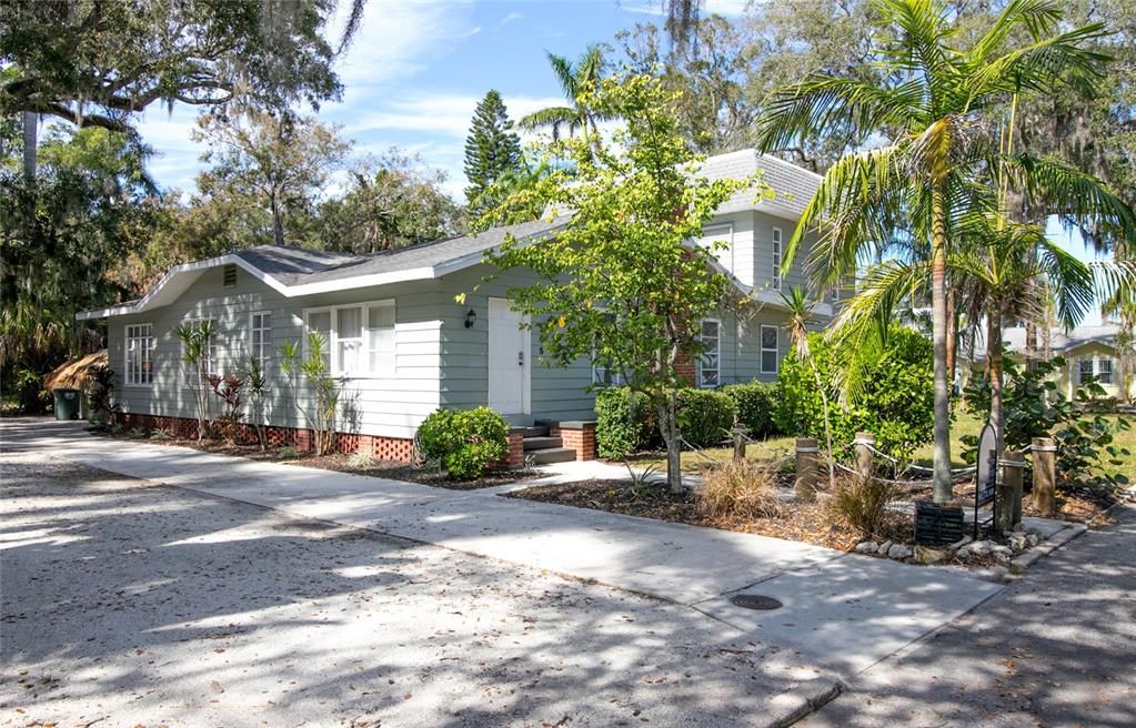 En Venta: $1,045,000 (5 camas, 2 baños, 3041 Pies cuadrados)