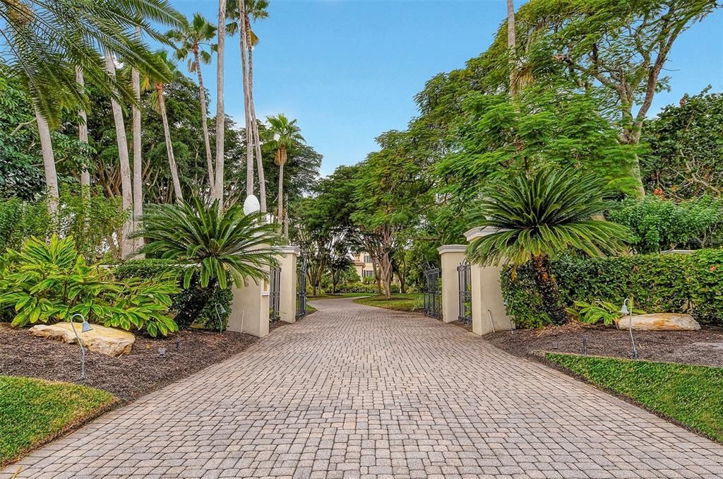 For Sale: $16,750,000 (4 beds, 6 baths, 6703 Square Feet)