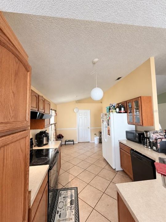 На продажу: $380,000 (4 спален, 2 ванн, 1874 Квадратных фут)