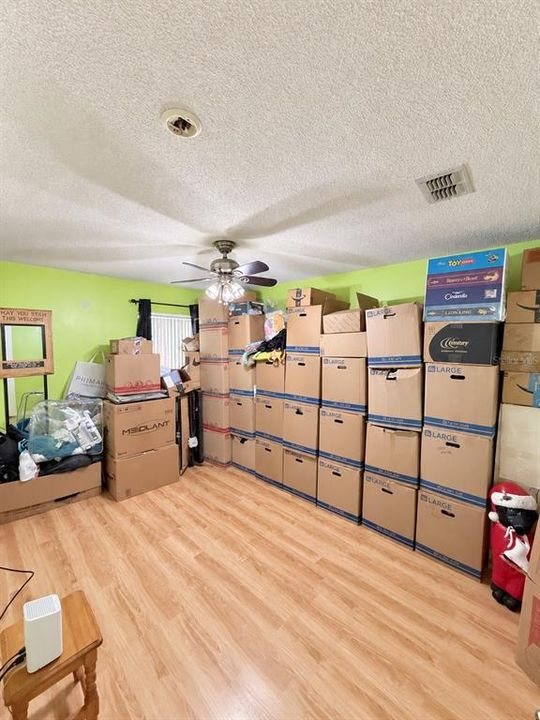 На продажу: $380,000 (4 спален, 2 ванн, 1874 Квадратных фут)