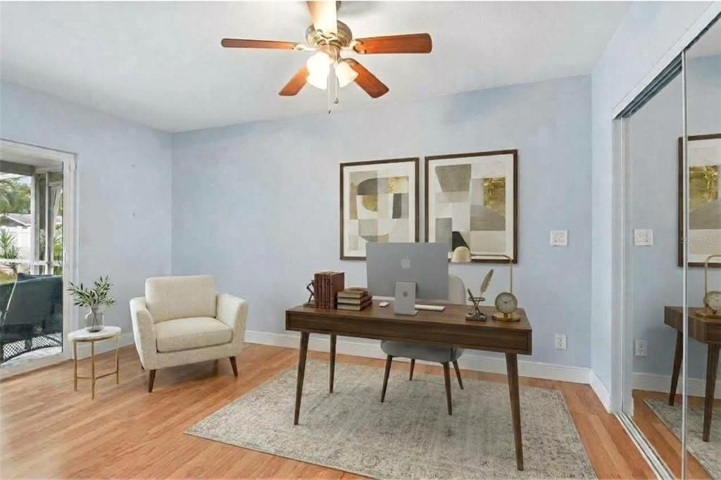 Activo con contrato: $599,000 (4 camas, 2 baños, 1970 Pies cuadrados)