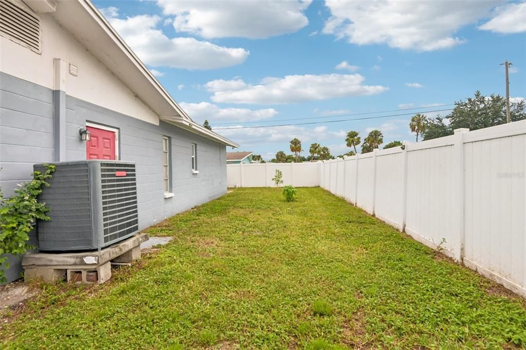 Activo con contrato: $599,000 (4 camas, 2 baños, 1970 Pies cuadrados)