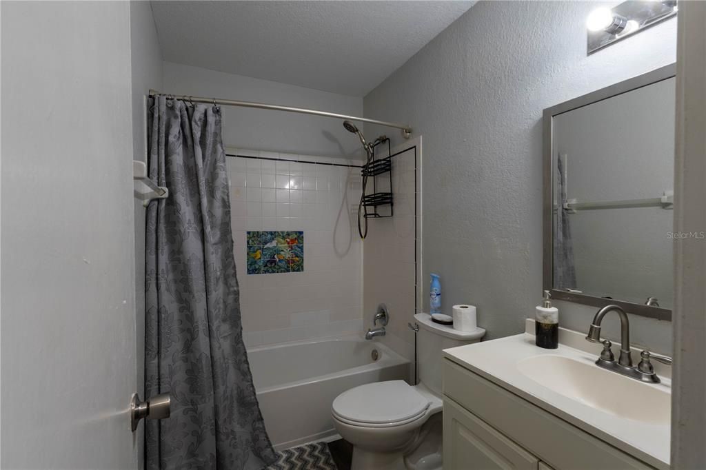 For Sale: $350,000 (3 beds, 2 baths, 1660 Square Feet)
