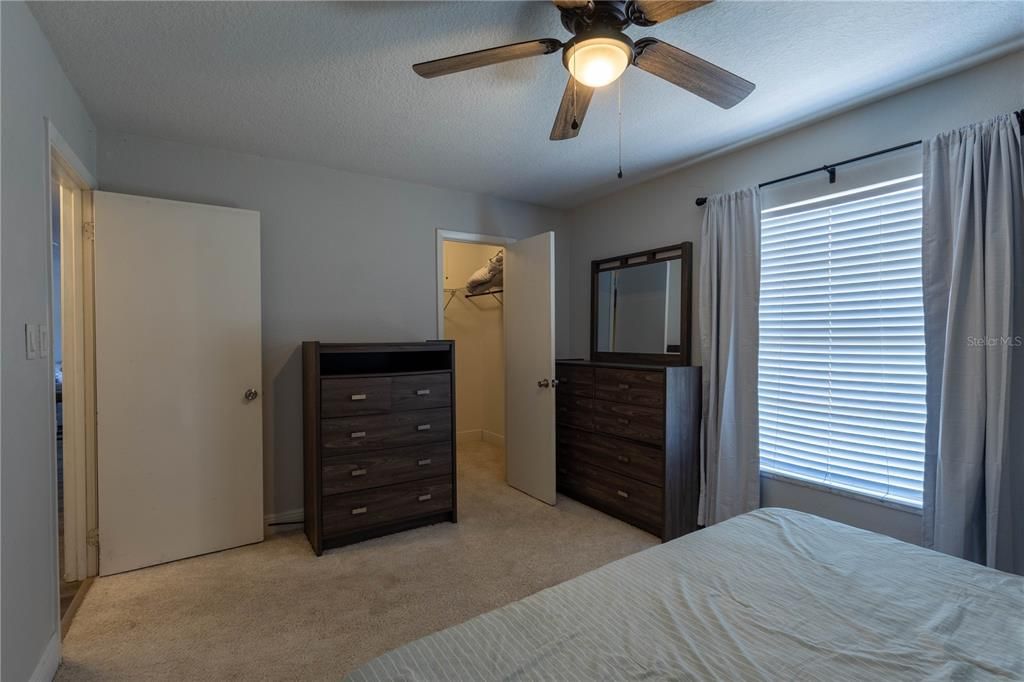 For Sale: $350,000 (3 beds, 2 baths, 1660 Square Feet)