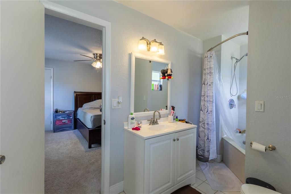 For Sale: $350,000 (3 beds, 2 baths, 1660 Square Feet)