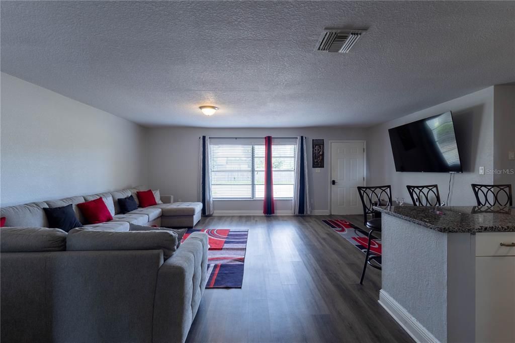 For Sale: $350,000 (3 beds, 2 baths, 1660 Square Feet)